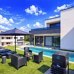 Samara With Pool - Happy * بولا