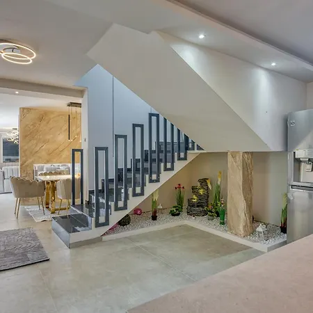 Samara With Pool - Happy Apartment