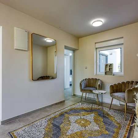 Samara With Pool - Happy Apartment Pula