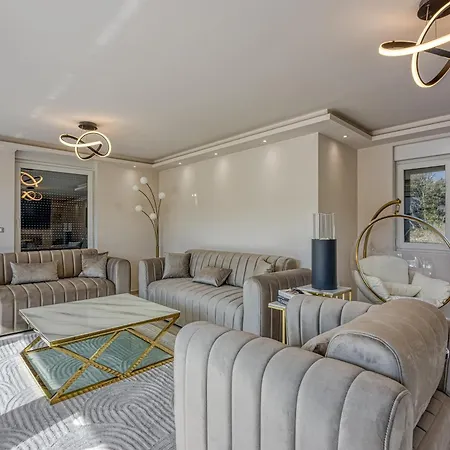 Apartment Samara With Pool - Happy