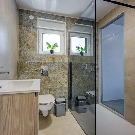 Samara With Pool - Happy Apartment