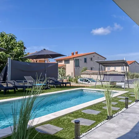 Apartment Samara With Pool - Happy