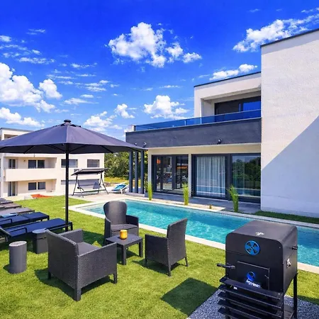 Samara With Pool - Happy Apartment *