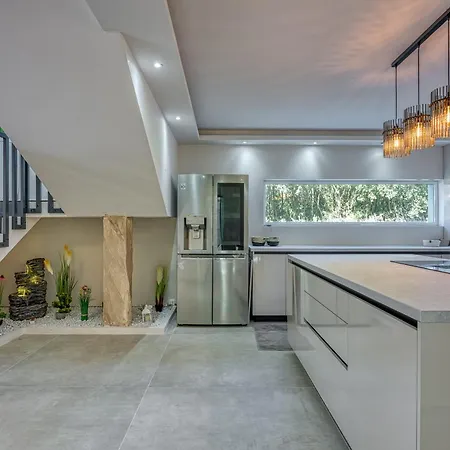 Samara With Pool - Happy * Pula