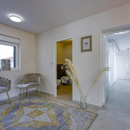 Apartment Samara With Pool - Happy *