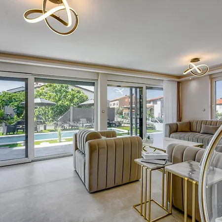 Samara With Pool - Happy Apartment