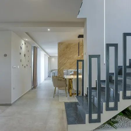 Samara With Pool - Happy Apartment *