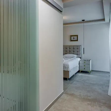 Apartment Samara With Pool - Happy